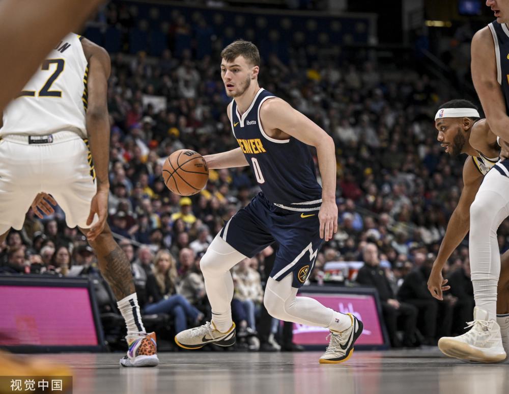 完成与四名 完成与四名