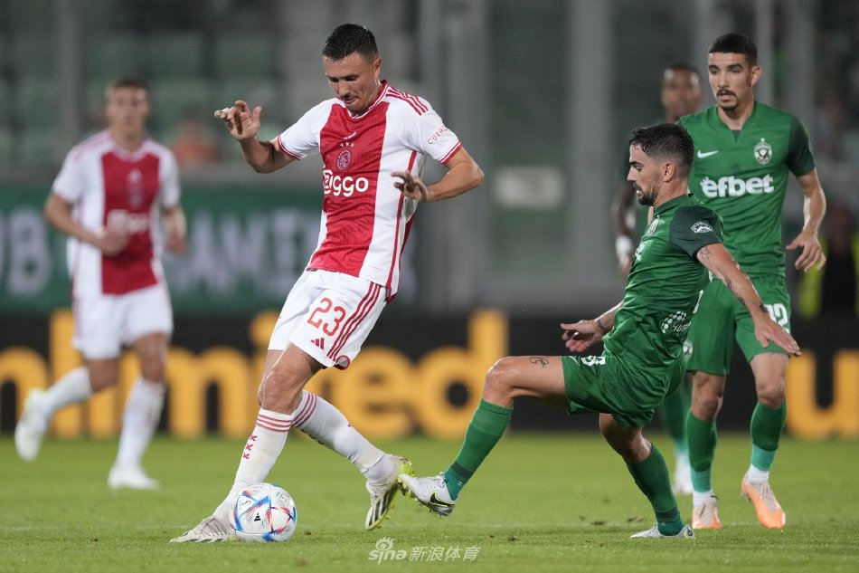 重聚后的首 重聚后的首