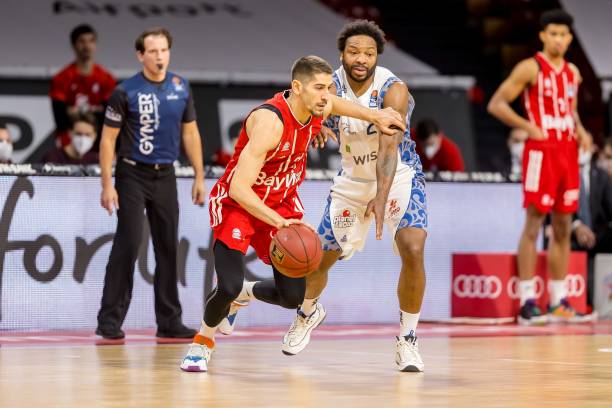 球员自身失 球员自身失