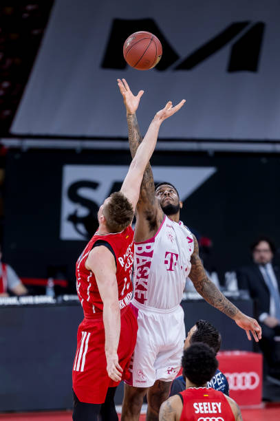 通过细腻的 通过细腻的